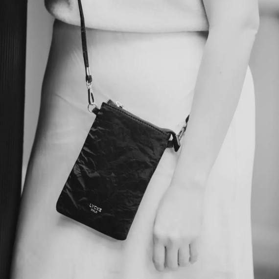 Lycke Stavern Phonebag V Black